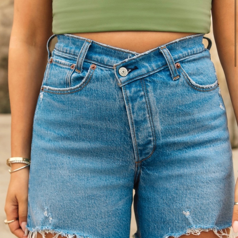 Abercrombie & Fitch The Dad Short High Rise Cross Over Style Size 27/4